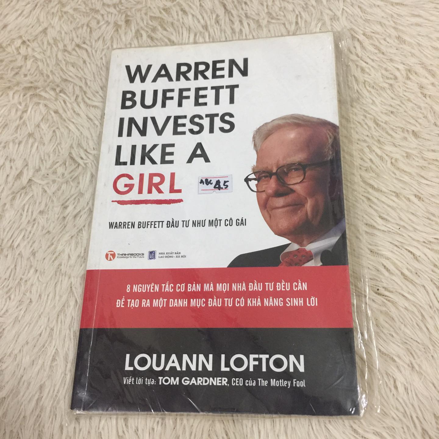 Warren Buffet đầu tư như một cô gái - Lou J. Spaventa - Sách Cũ ABC